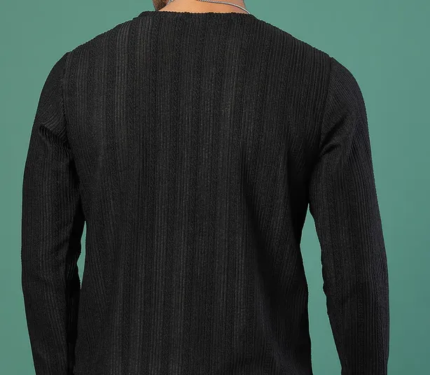 Polyester Knitted Slim Fit Round Neck Jet Black T-Shirt